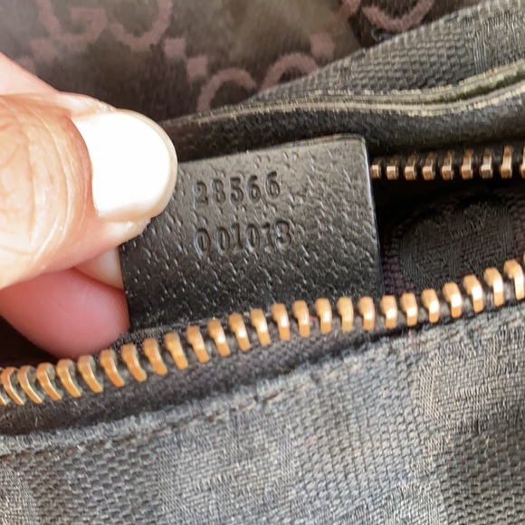 AUTHENTIC BLACK GUCCI BUM BAG - Picture 10 of 12